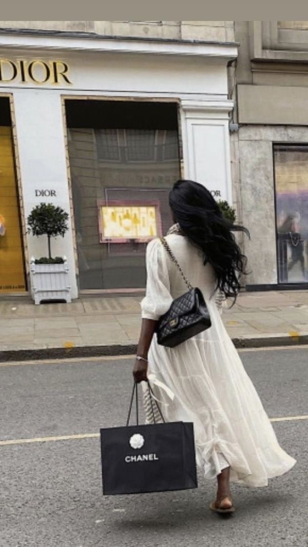 She shops her own way